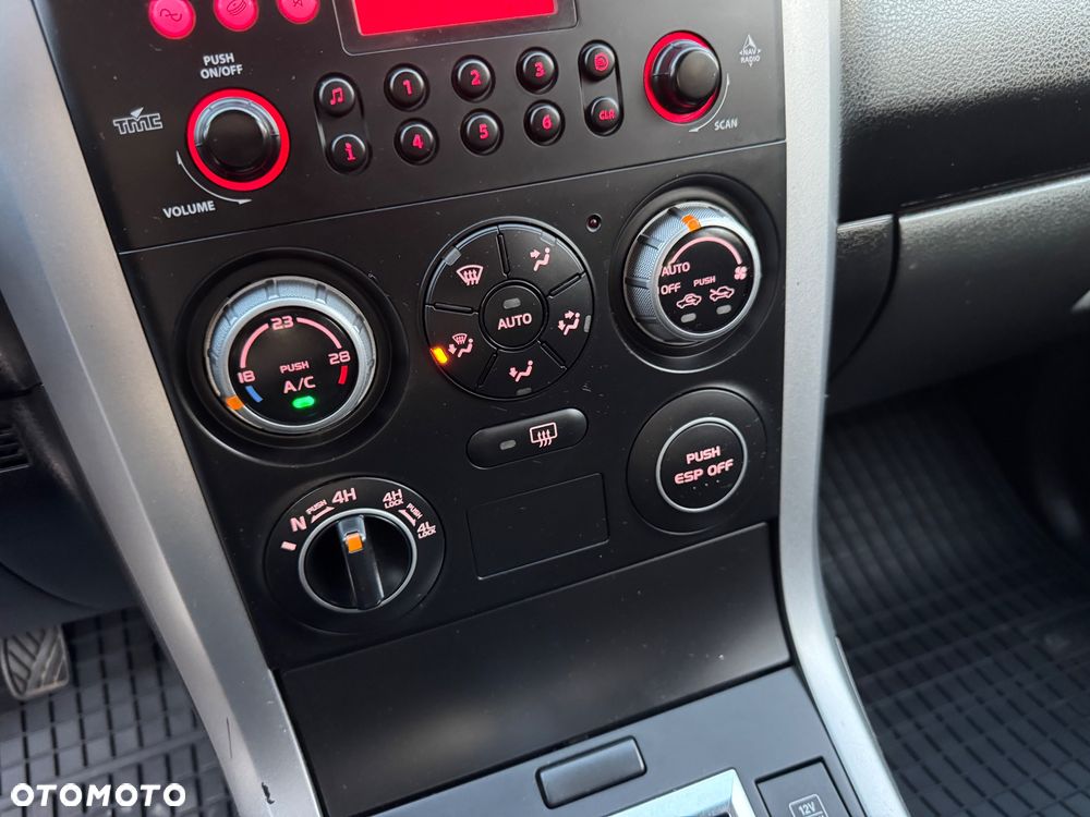 Suzuki Grand Vitara 2.0 Comfort Family - 28