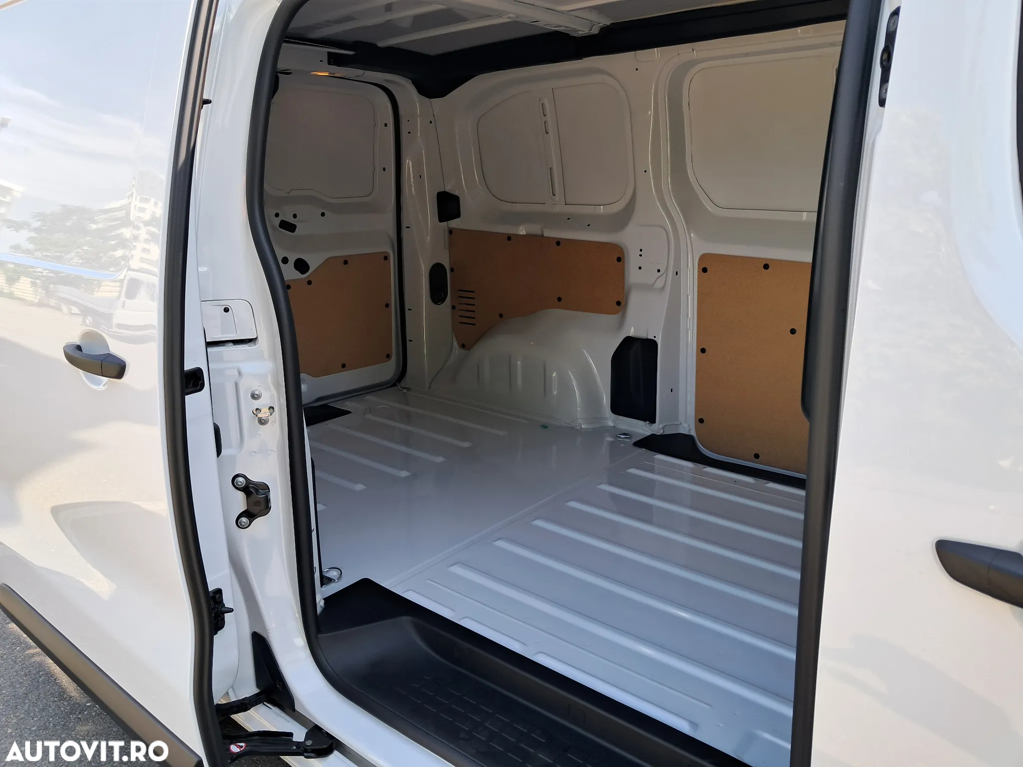 Citroën JUMPY FURGON L2 1.5 diesel 120 CP - 9