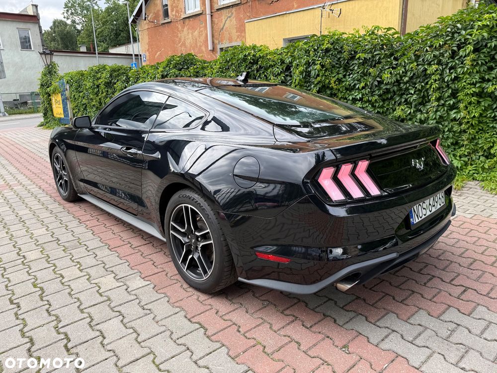 Ford Mustang - 8