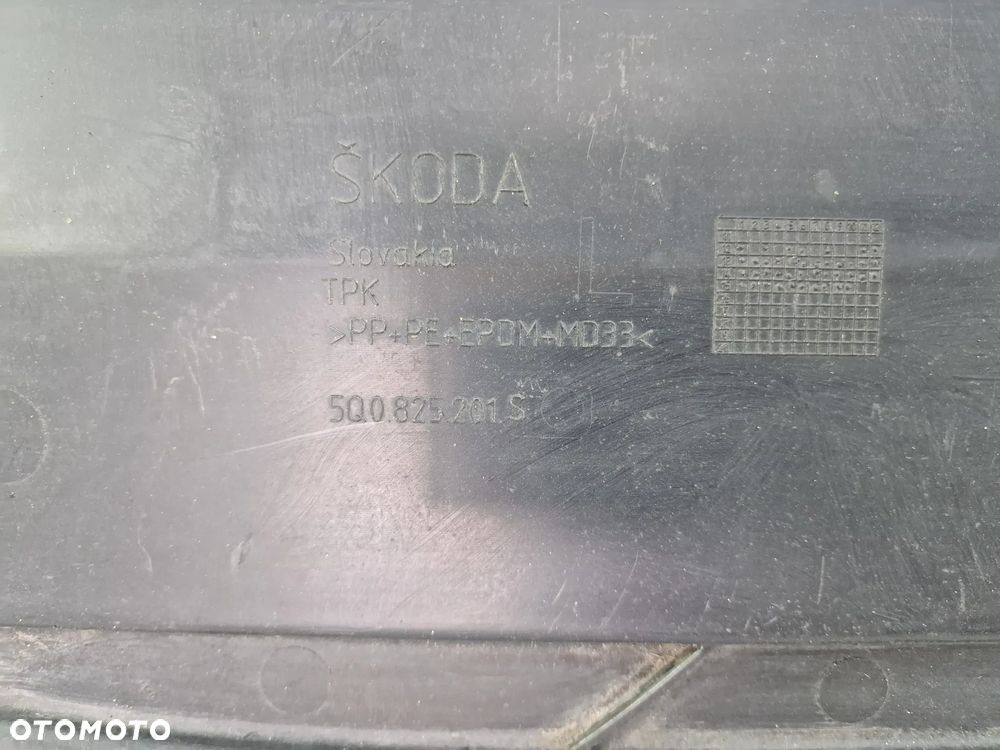 SKODA OCTAVIA 3 III / VW SPORTSVAN LEWA / PRAWA OSŁONA PODWOZIA , NR 5Q0825202S / 5Q0825201S , NR AUKCJI NSŁ294 - 10