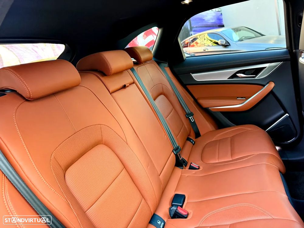 Jaguar F-Pace 2.0 P400e AWD R-Dynamic HSE - 32
