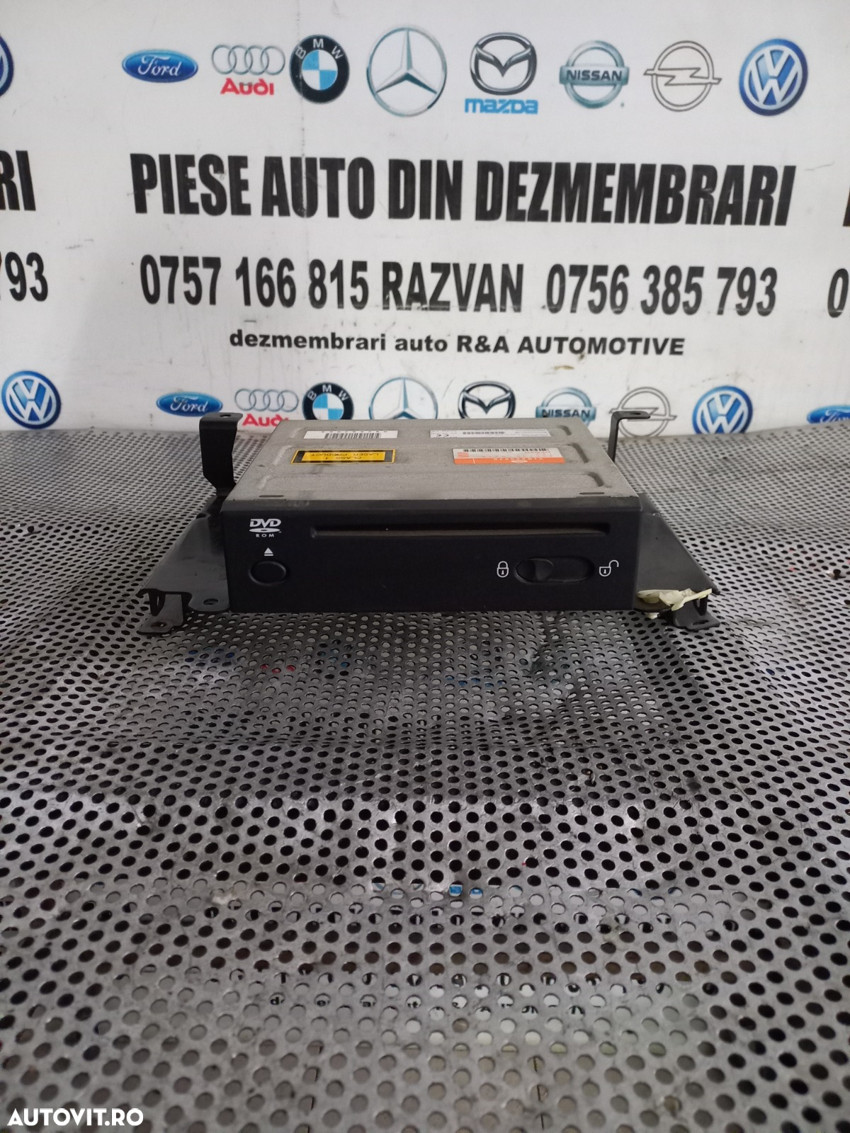 Unitate Magazie Cd Navigatie Gps Land Rover Range Rover Sport L320 Discovery 3/4 Cod 462100-8318 An 2005-2006-2007-2008-2009-2010-2011-2012 - Dezmembrari Arad - 3