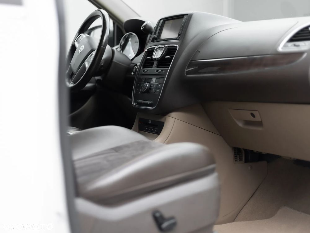 Lancia Voyager 3.6 Platinum - 29