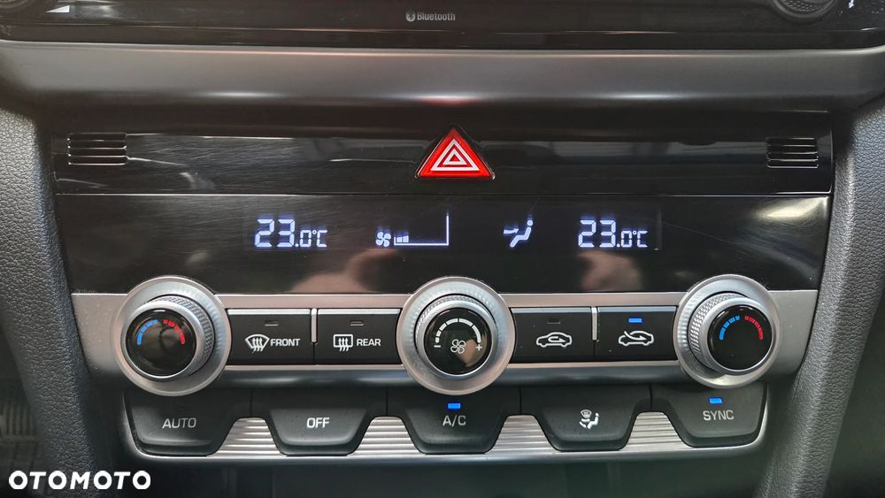 Hyundai Elantra 1.6 Comfort Premiere - 22