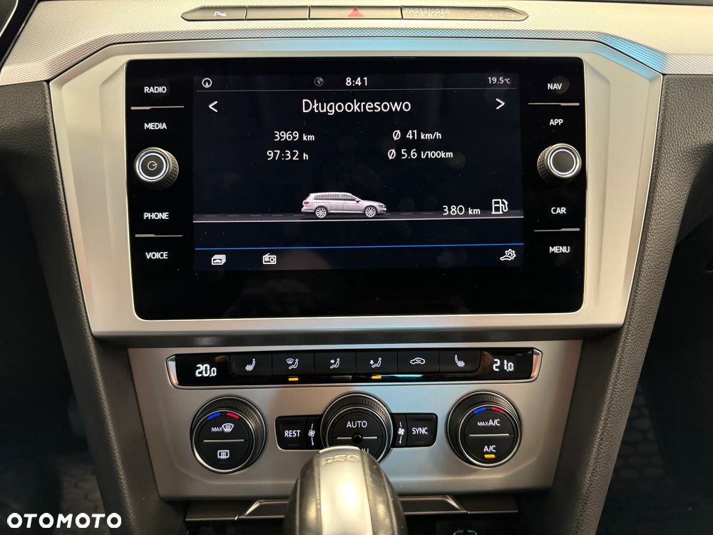 Volkswagen Passat - 12