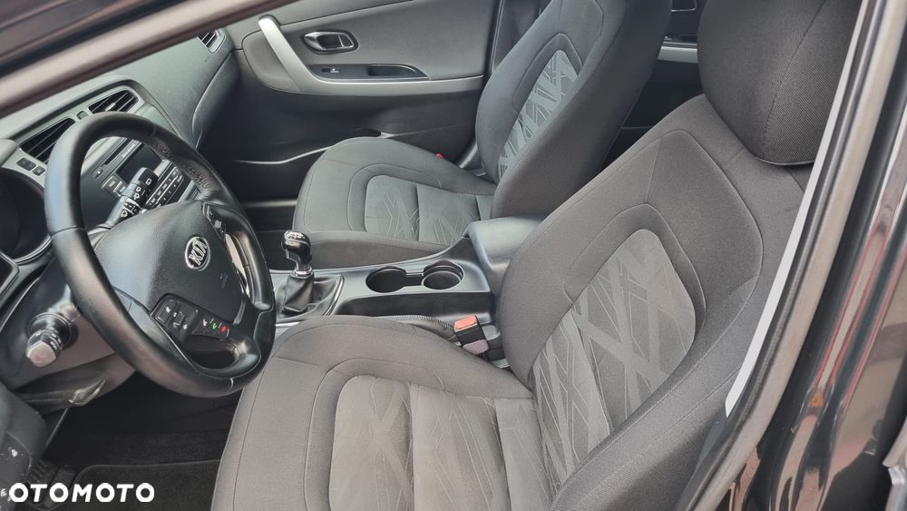 Kia Ceed 1.6 GDI Dream-Team Edition - 12