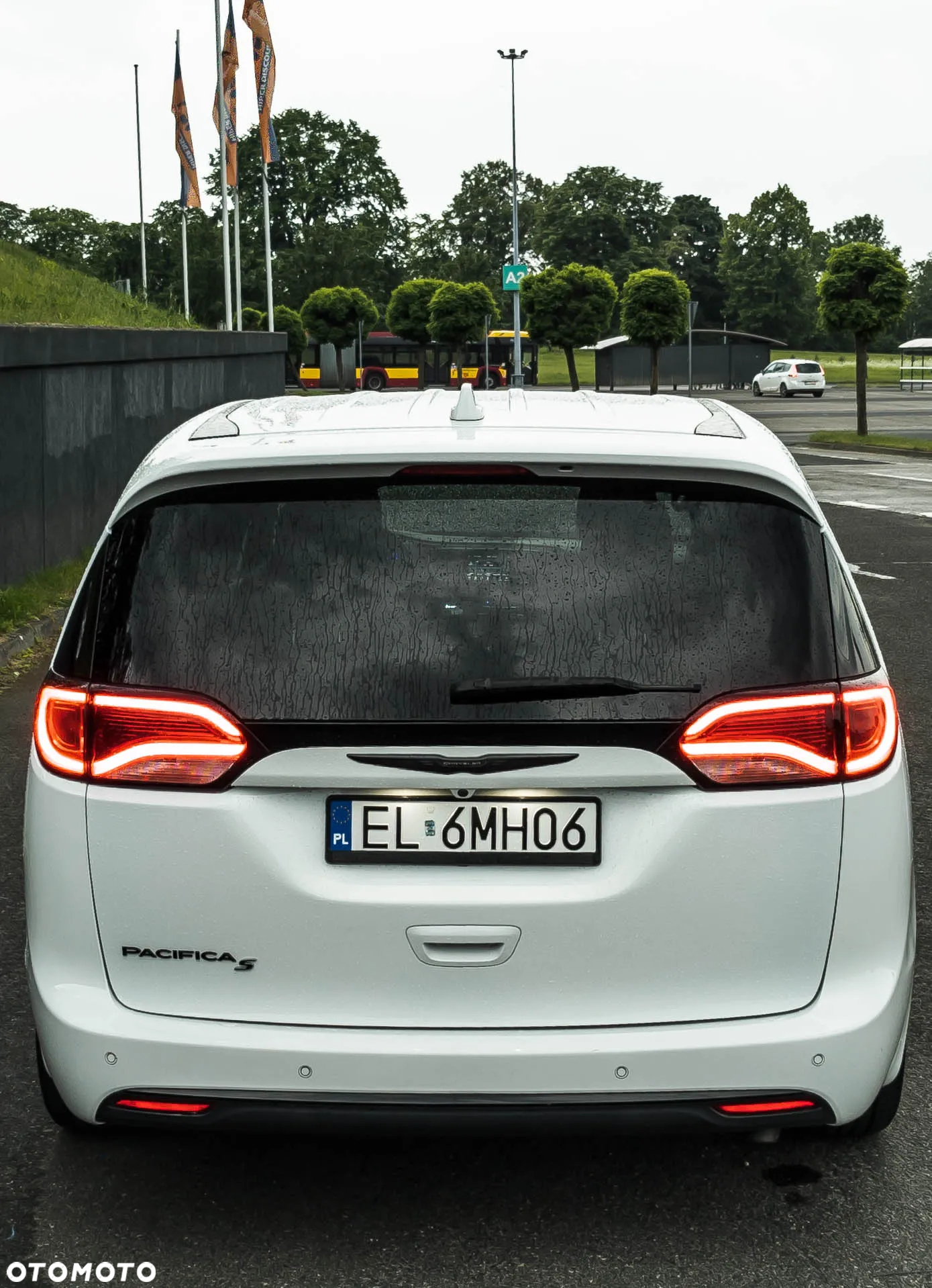 Chrysler Pacifica - 12