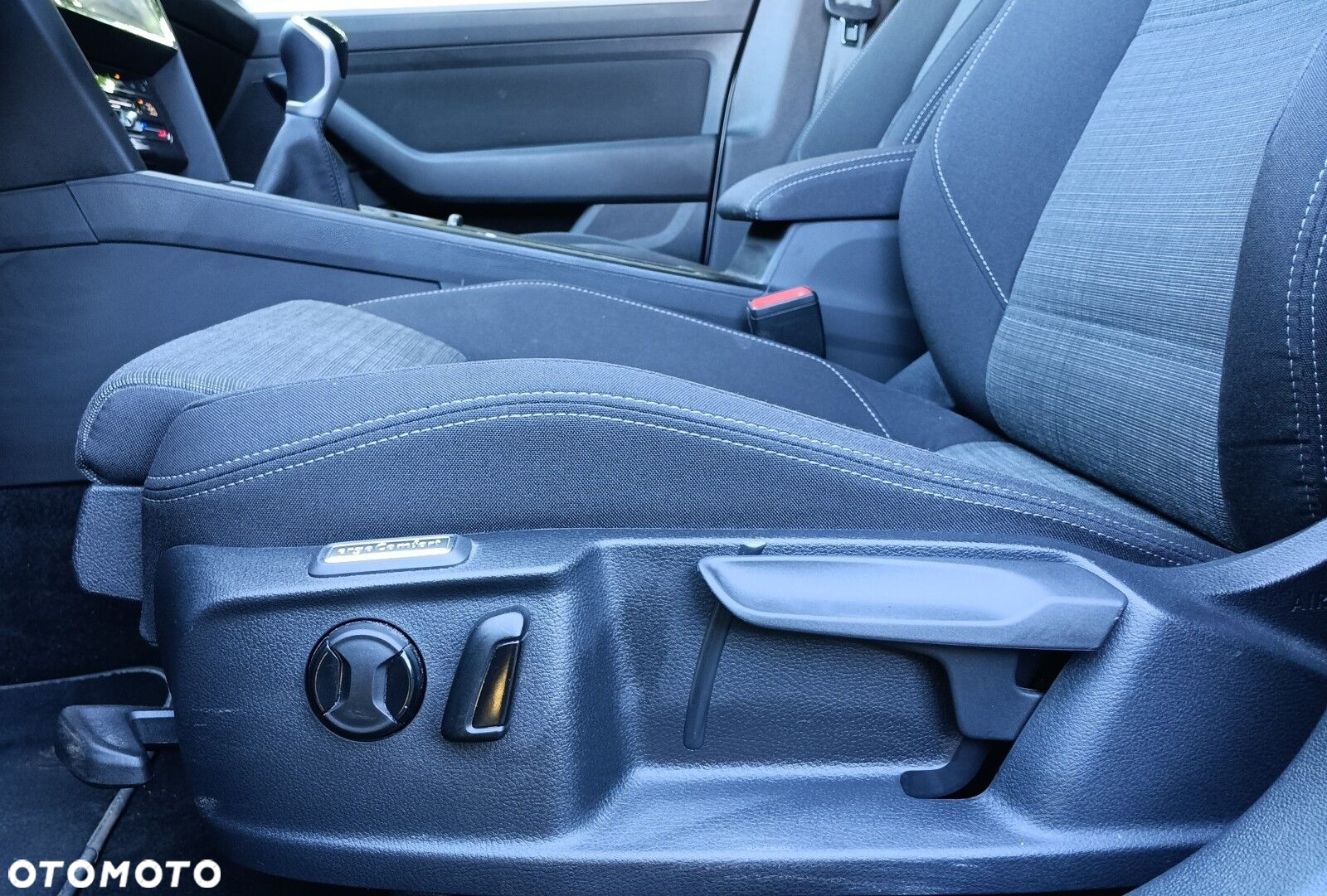 Volkswagen Passat 2.0 TDI EVO Business - 14