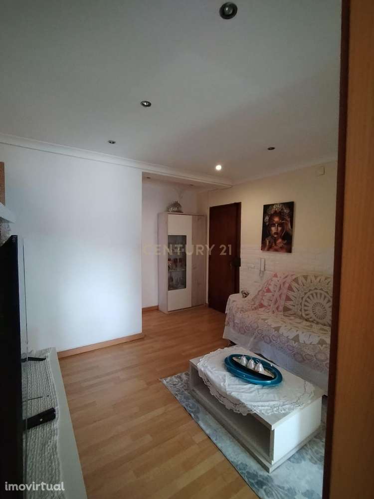 Apartamento T1 com Excelente Área na Baixa da Banheira - Grande imagem: 2/11