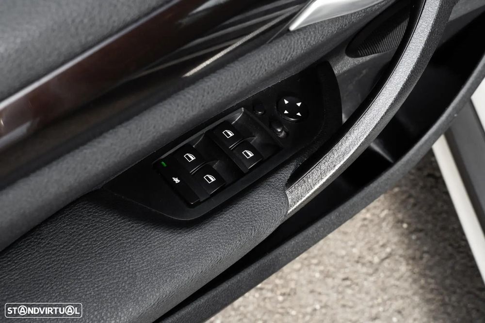 BMW X1 18 d sDrive Auto xLine - 37