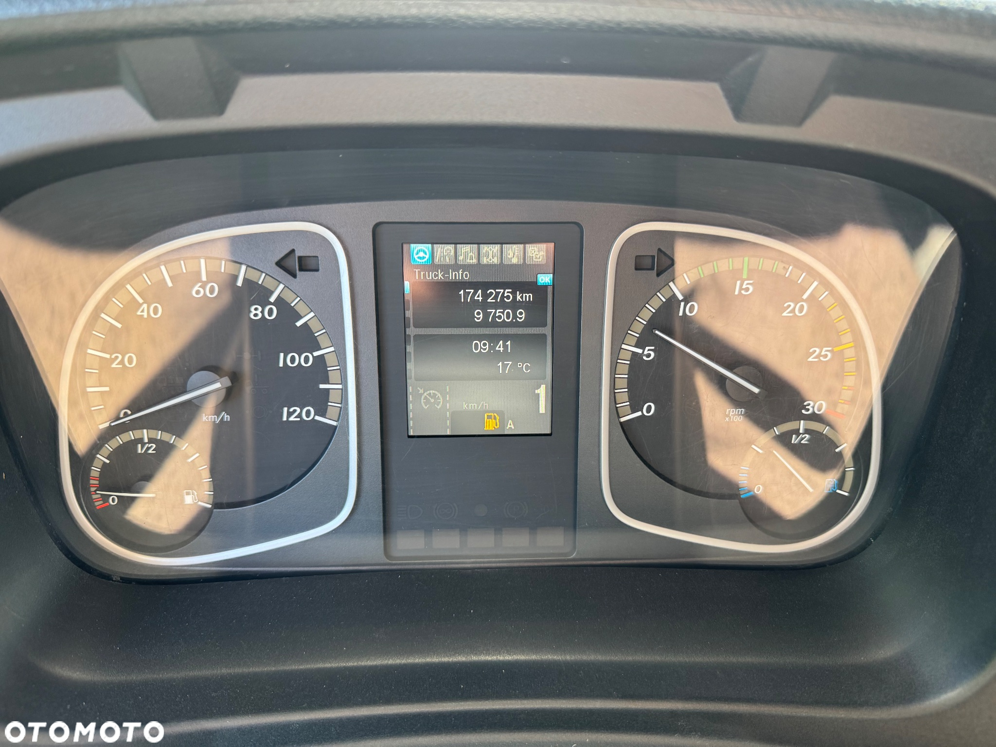 Mercedes-Benz ATEGO 1318 Kontener 7.50/ WINDA / Przebieg 170 tyś km - 33