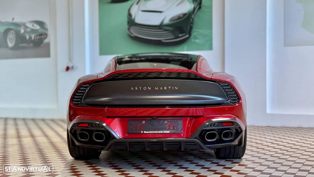 Aston Martin Vanquish V12 - 4