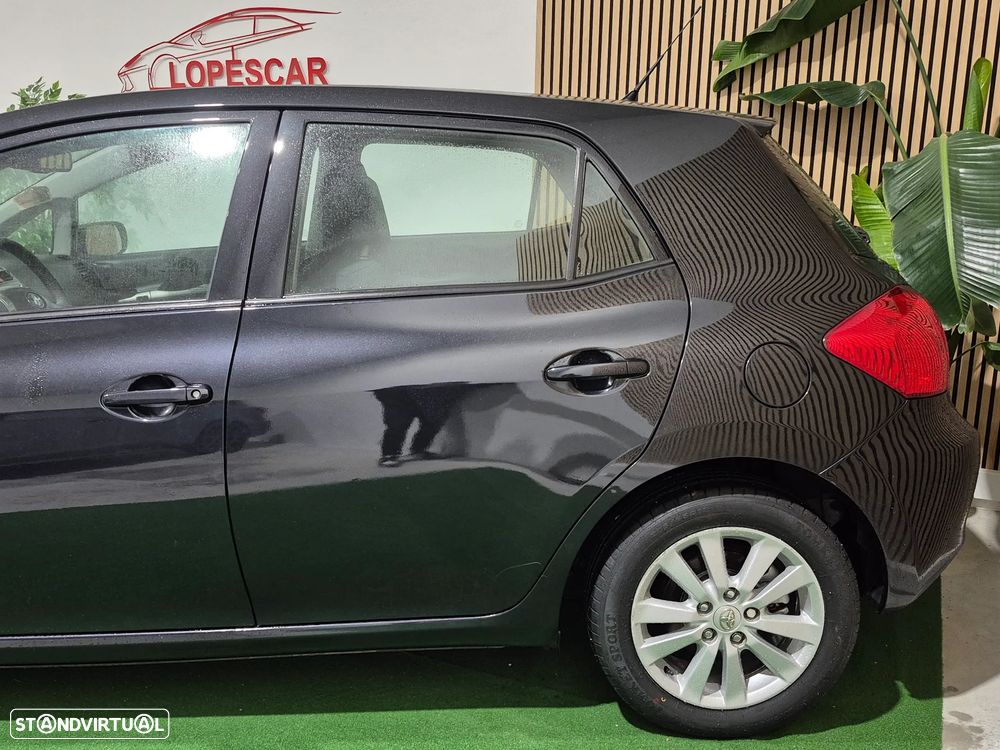 Toyota Auris 1.4 D-4D MMT Sol - 3