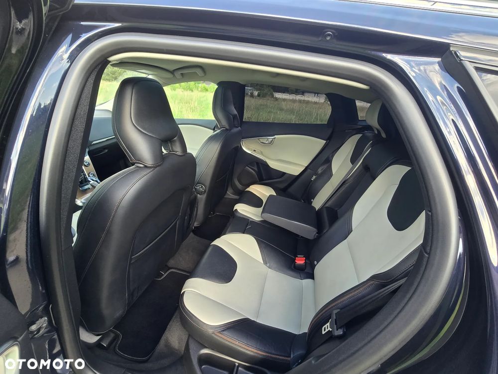 Volvo V40 D4 Geartronic Summum - 16