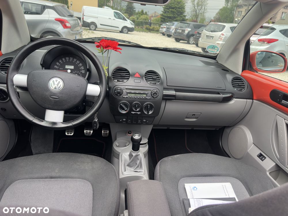 Volkswagen New Beetle - 11