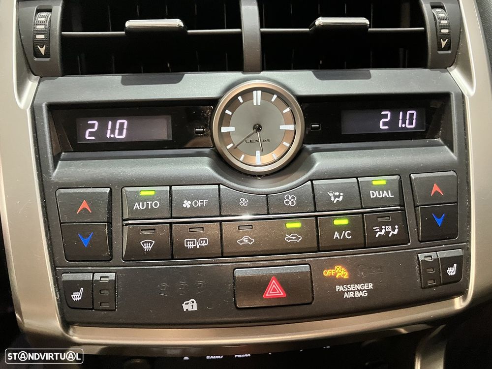 Lexus NX 300h Executive Plus - 29