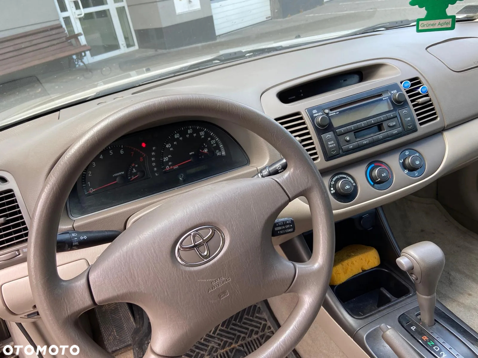 Toyota Camry 2.4 XLE - 8