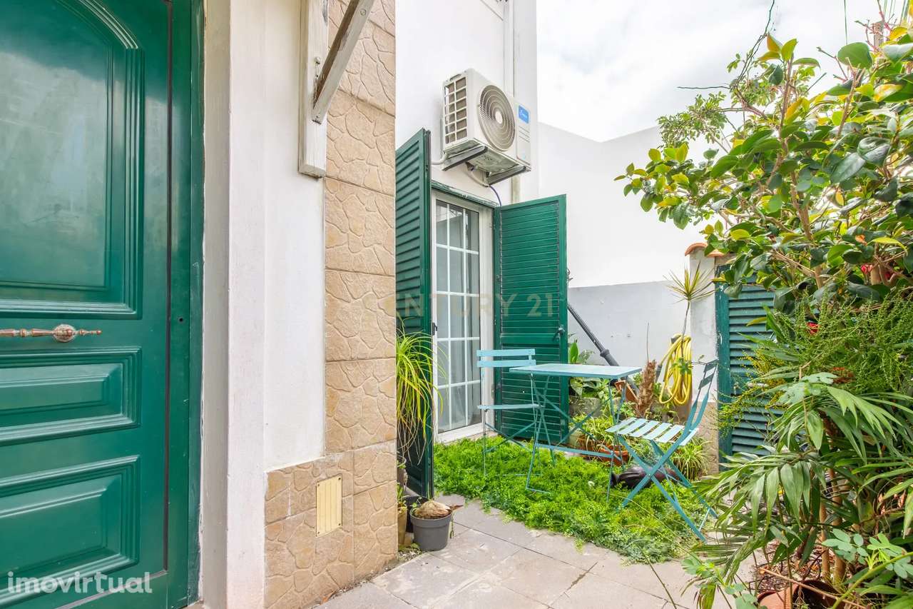 Moradia T3 na Quinta do Conde com quintal e sotão - Grande imagem: 2/34