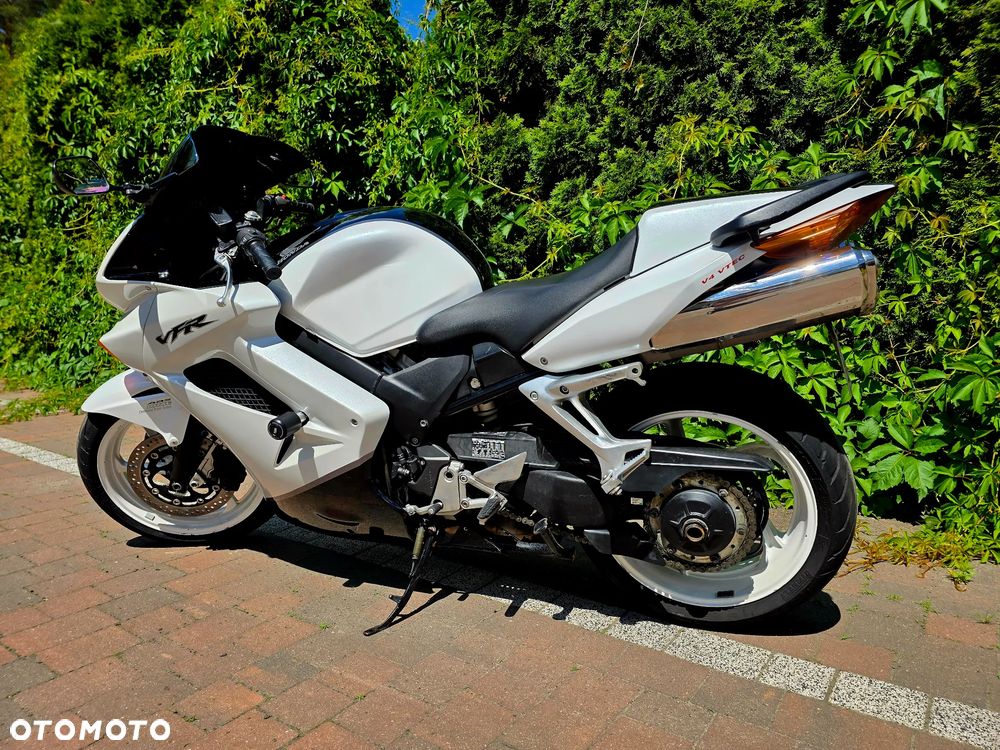 Honda VFR - 10