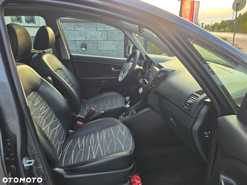 Kia Venga 1.6 CVVT Fifa World Cup Edition - 24