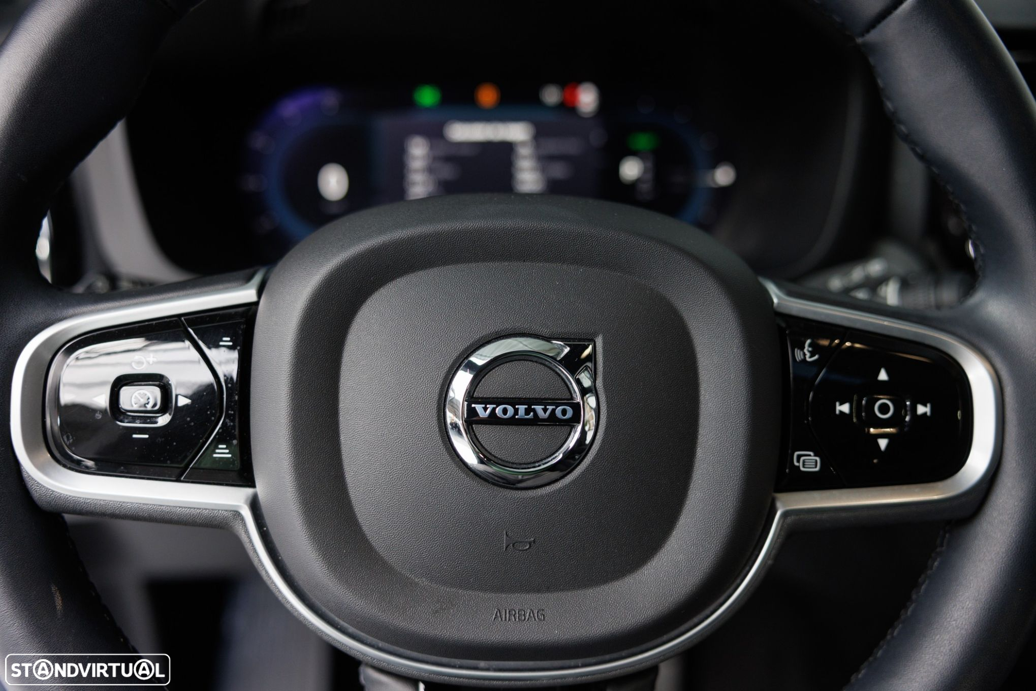 Volvo XC 60 2.0 T6 PHEV R-Design AWD - 32