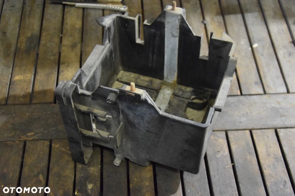 Ford Fusion 02-12 Fiesta Mk6 02-08 Podstawa skrzynka akumulatora