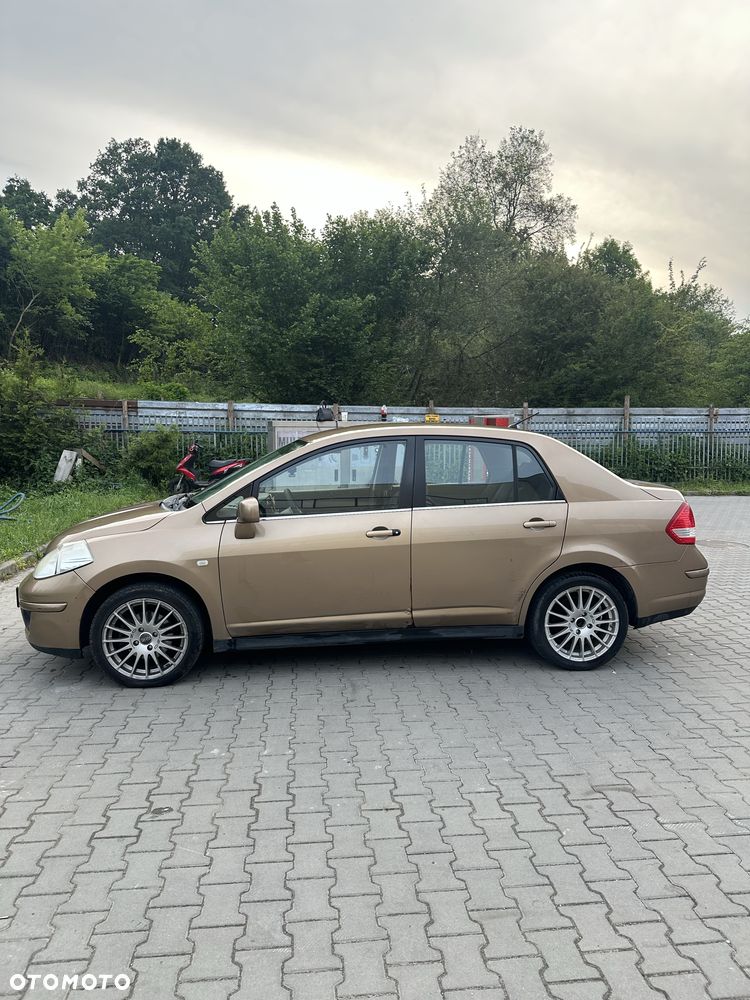 Nissan Tiida - 5