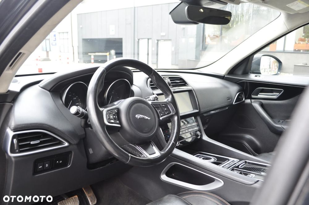 Jaguar F-Pace 2.0 i4D AWD Pure - 12