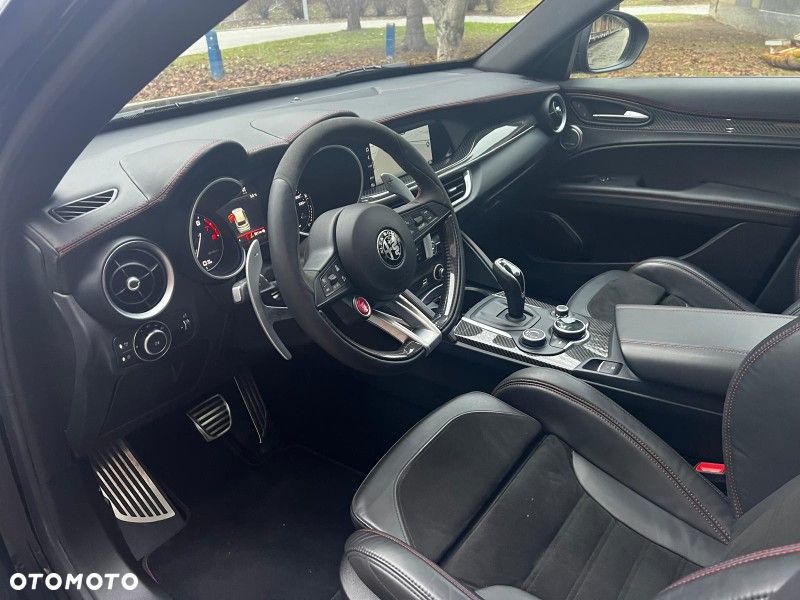 Alfa Romeo Stelvio V6 2.9 Bi-Turbo AT8-Q4 Quadrifoglio - 9