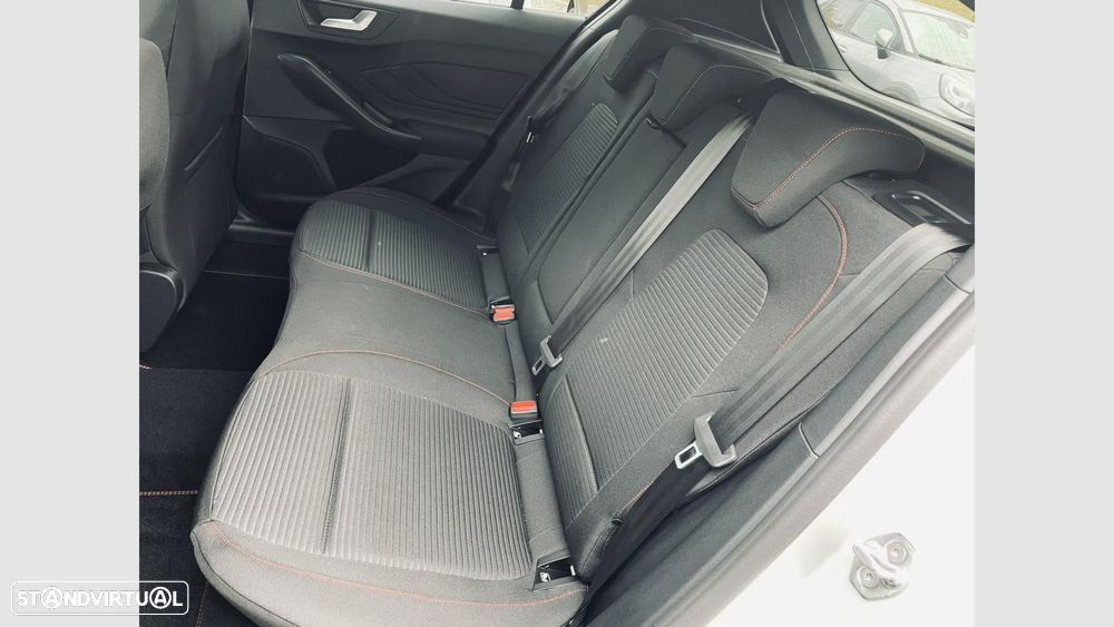 Ford Focus 1.0 EcoBoost MHEV ST-Line X - 12