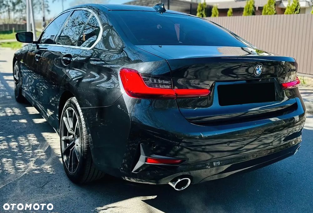 BMW Seria 3 330i M Sport - 4