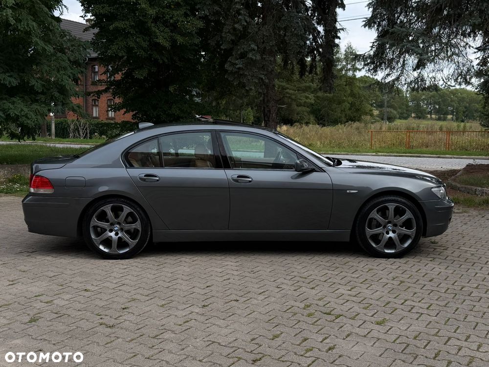 BMW Seria 7 750i - 5