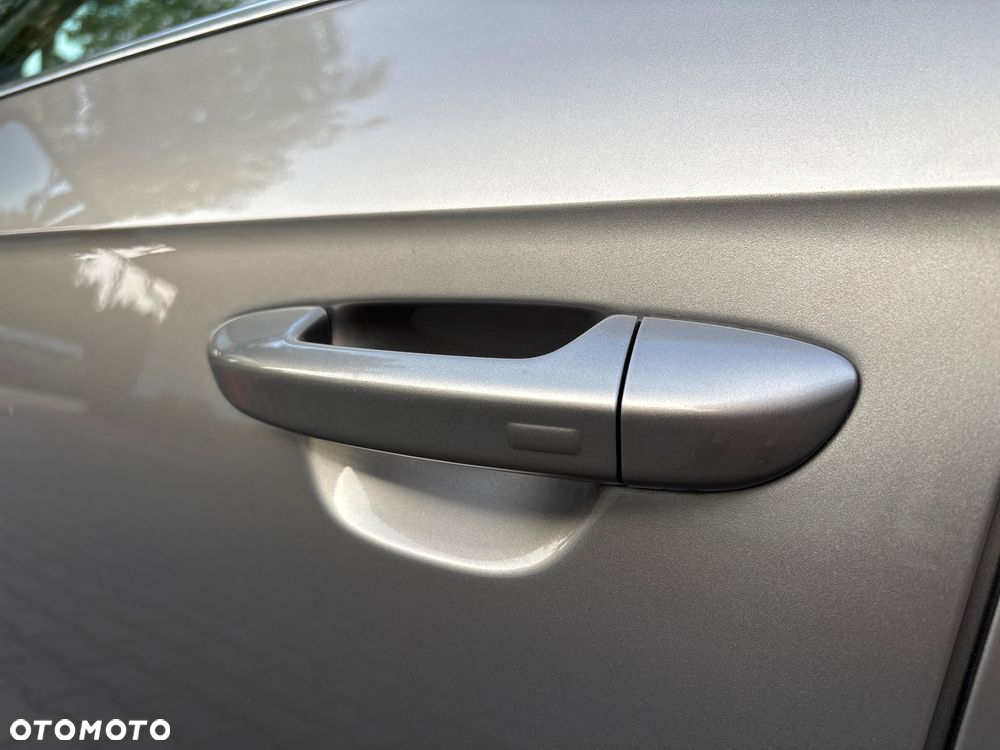 Volkswagen Passat 2.0 TDI Highline - 15