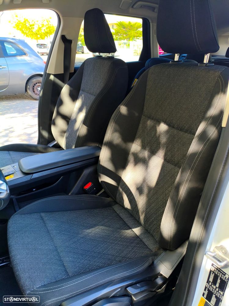 BMW iX1 eDrive20 - 23