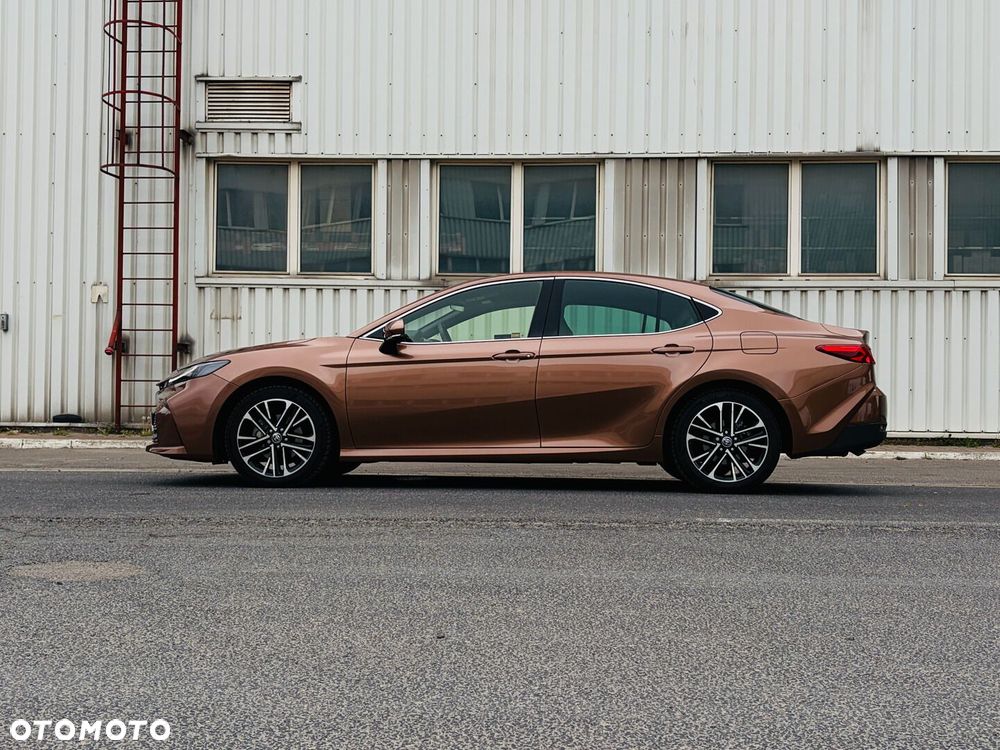 Toyota Camry - 10