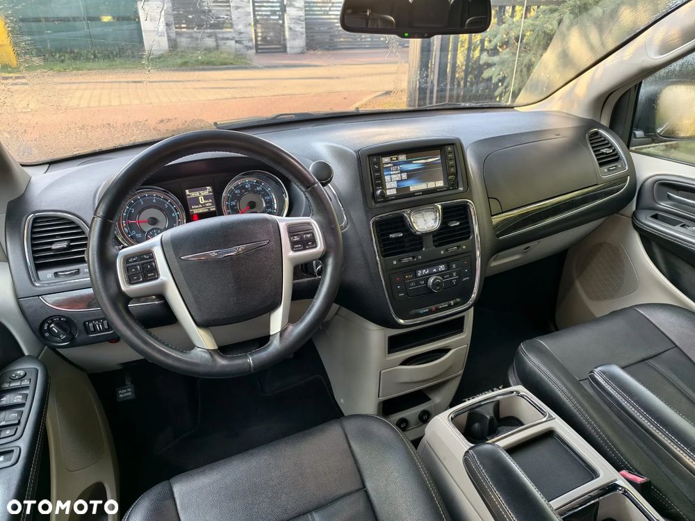 Chrysler Town & Country ver-3-6-touring - 10