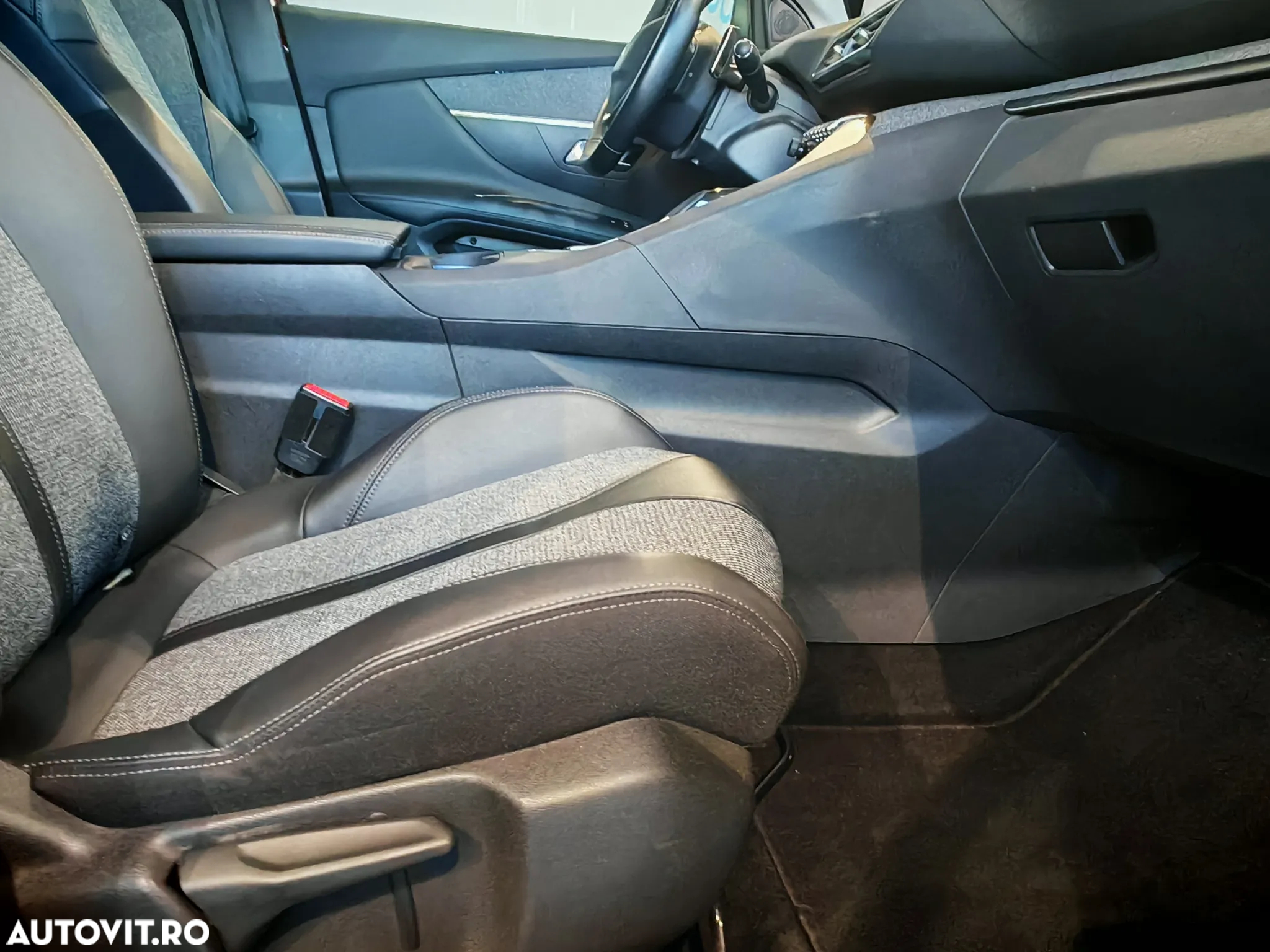 Peugeot 3008 1.2 PureTech S&S EAT8 Allure - 12