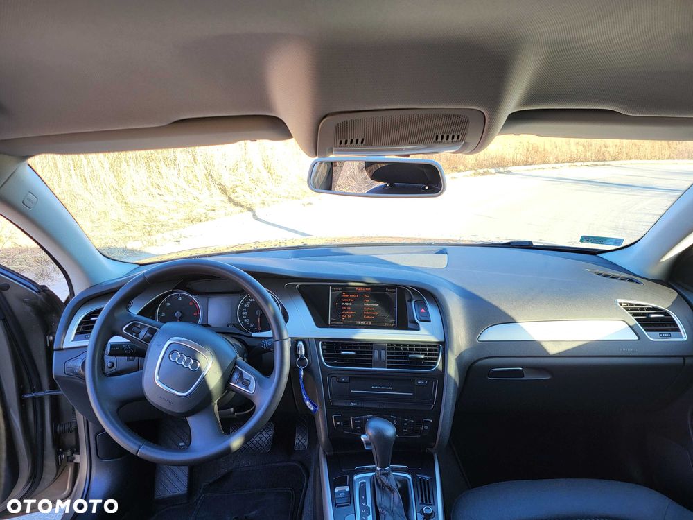 Audi A4 Avant 2010 photo 2