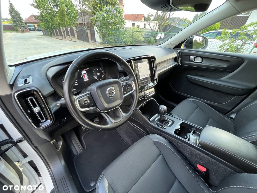 Volvo XC 40 T3 Momentum Pro - 24