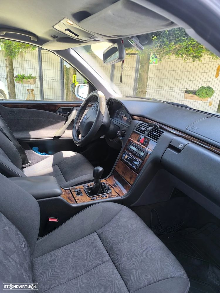 Mercedes-Benz E 220 CDI Elegance - 5