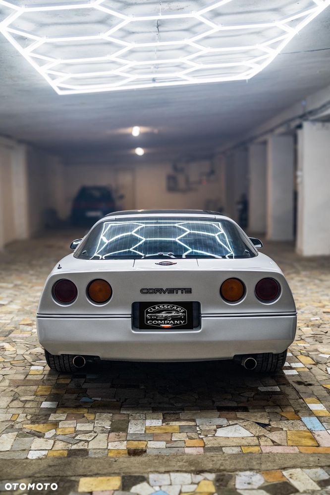 Chevrolet Corvette - 4