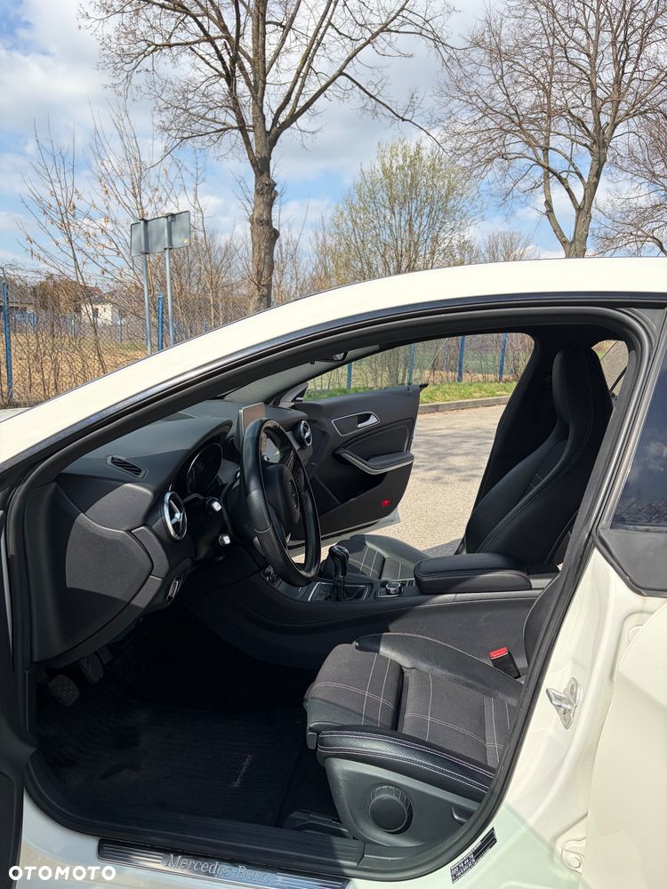 Mercedes-Benz CLA 200 Peak Edition - 9
