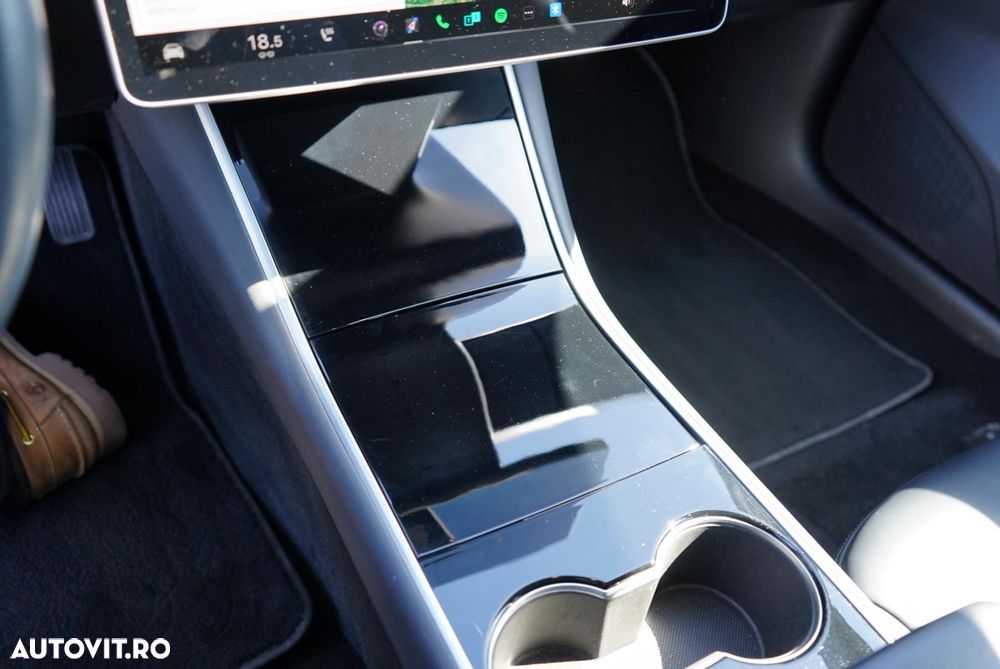 Tesla Model 3 Langstreckenbatterie Allradantrieb Dual Motor - 32