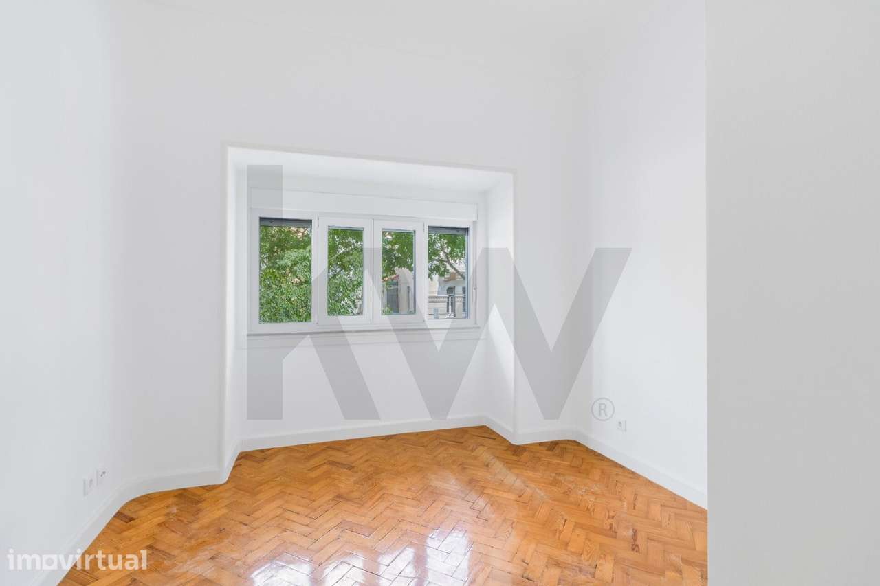 Apartamento T4+1 com garagem na Avenida Defensores de Chaves - Grande imagem: 3/25