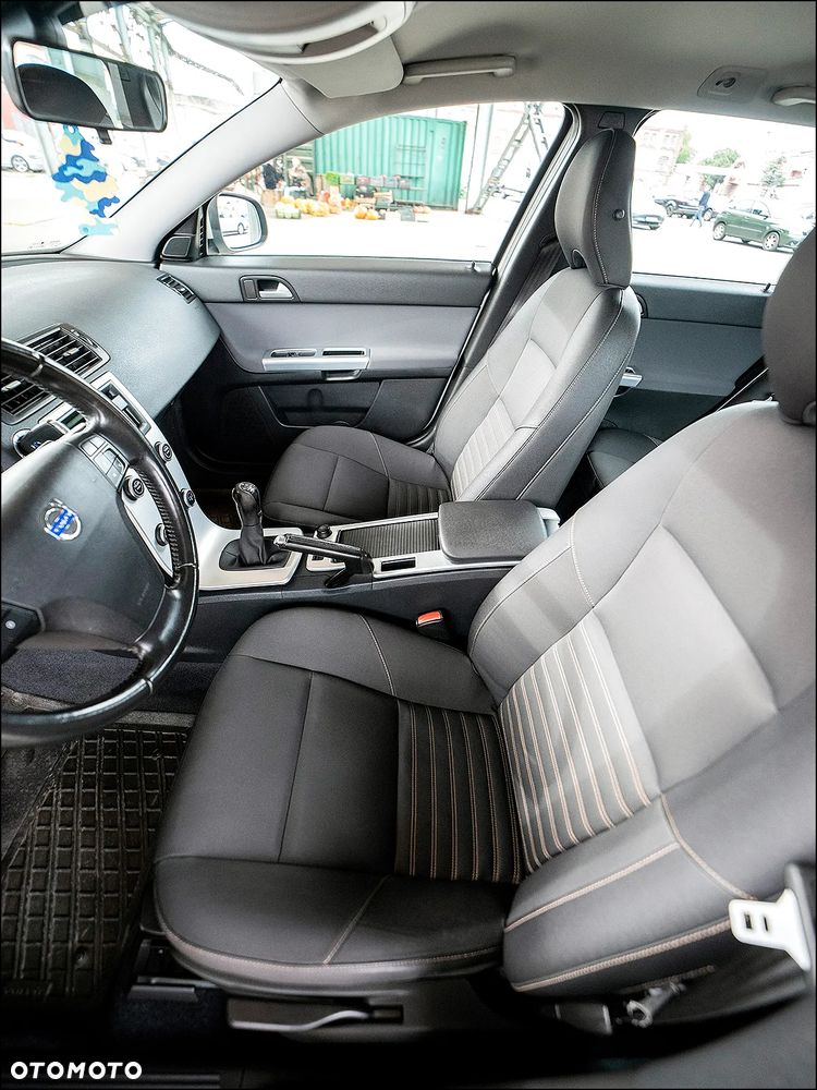 Volvo V50 - 30