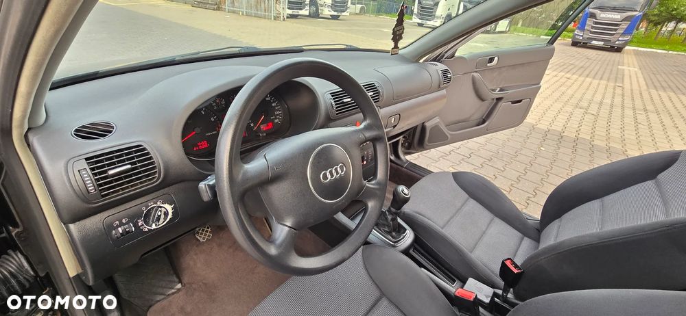 Audi A3 1.6 Attraction - 11