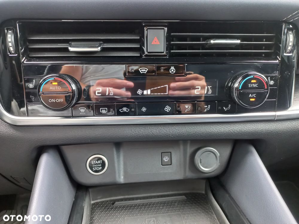 Nissan Qashqai 1.3 DIG-T MHEV 4x4 Tekna Xtronic - 10