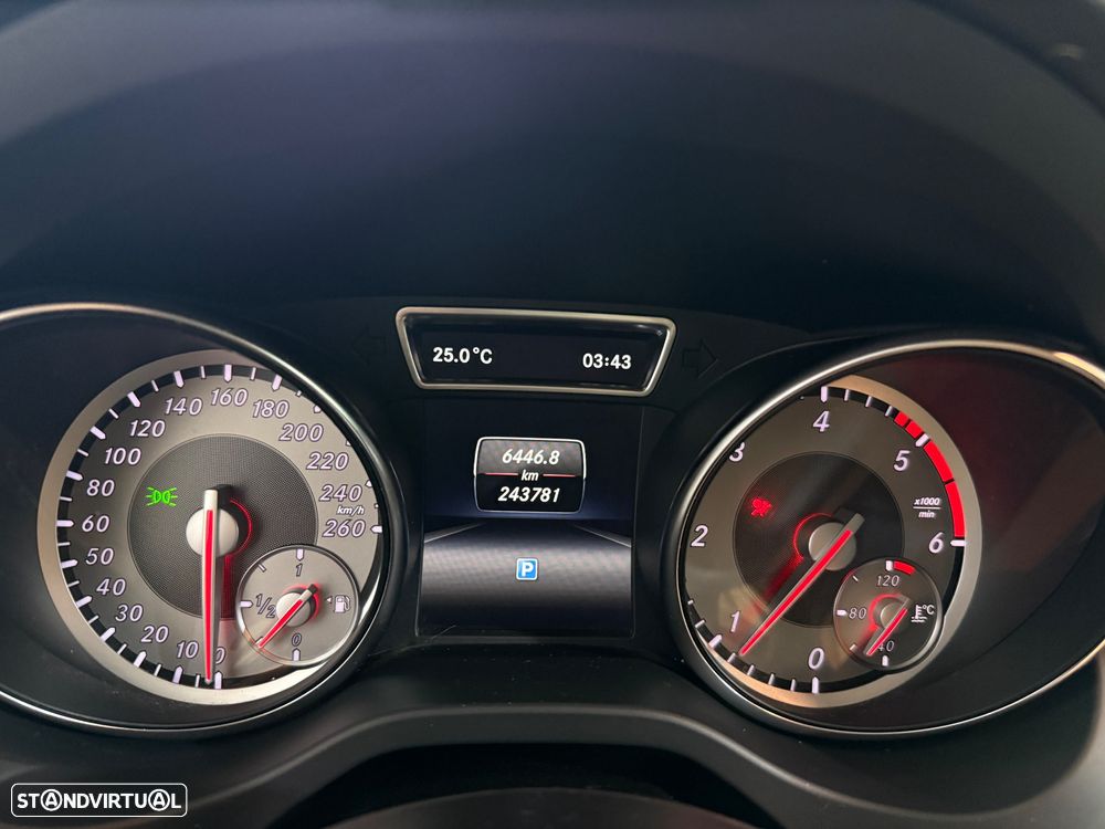 Mercedes-Benz GLA 180 d AMG Line - 33