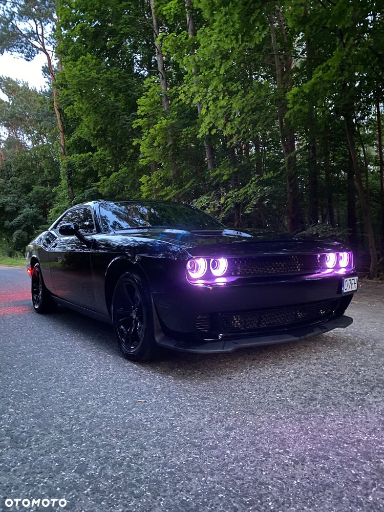 Dodge Challenger - 8
