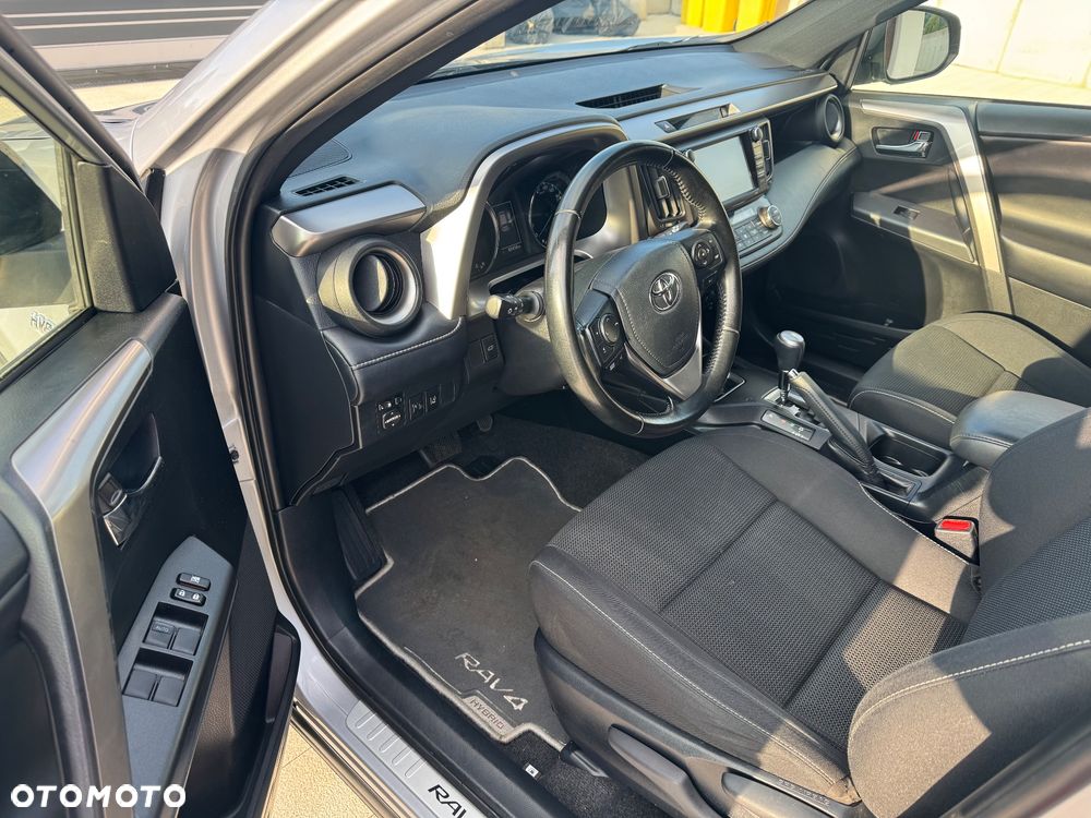 Toyota RAV4 Hybrid Premium 4x2 - 8